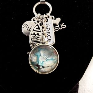 Artisan 3 Charm Arylic Pour Painted Snap Necklace